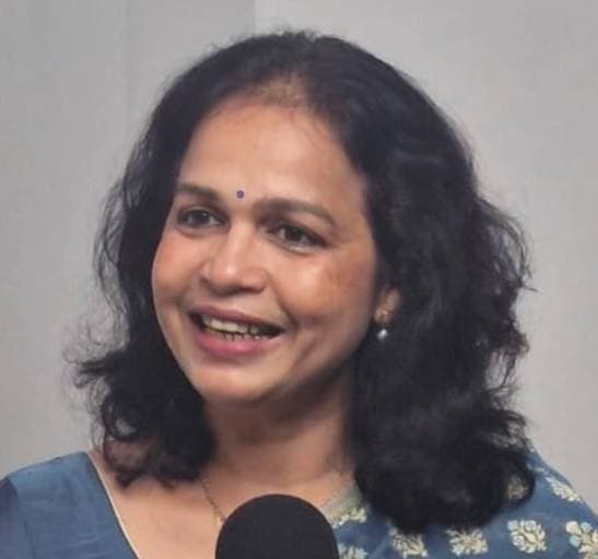 Dr Seema Khaire